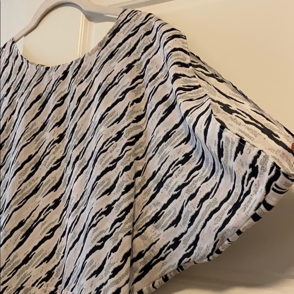 Bcbg open back white and black minidress - Picture 6 of 12